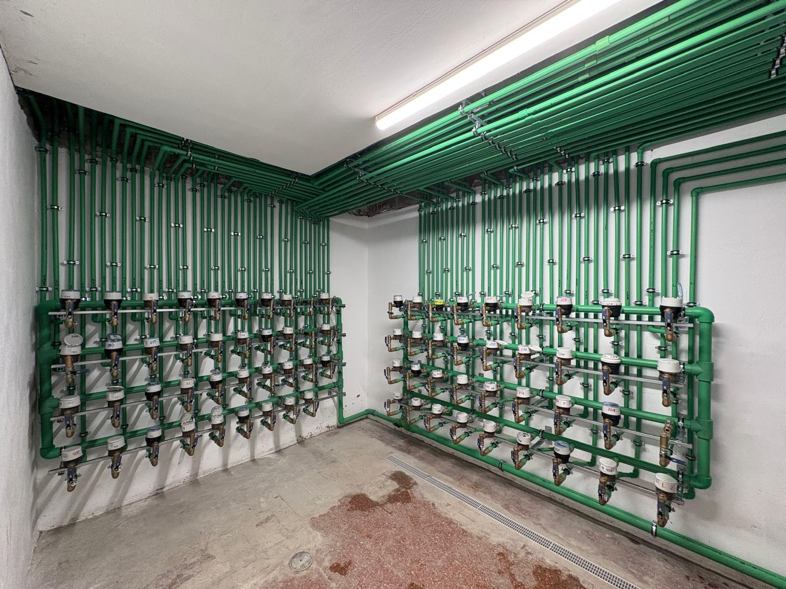 Fontaneria en Edificios y arbol de contenedores