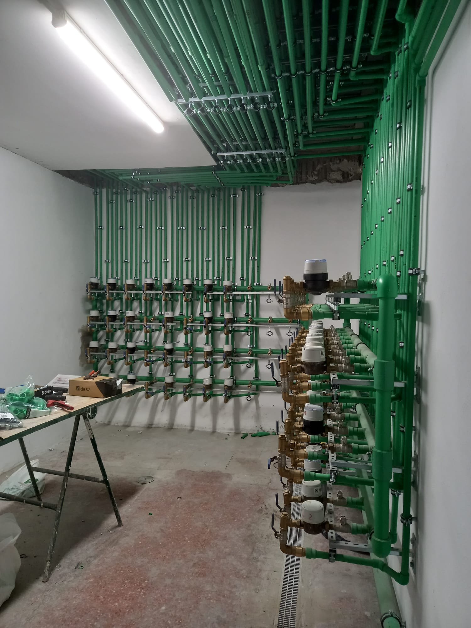 Fontaneria en Edificios y arbol de contenedores