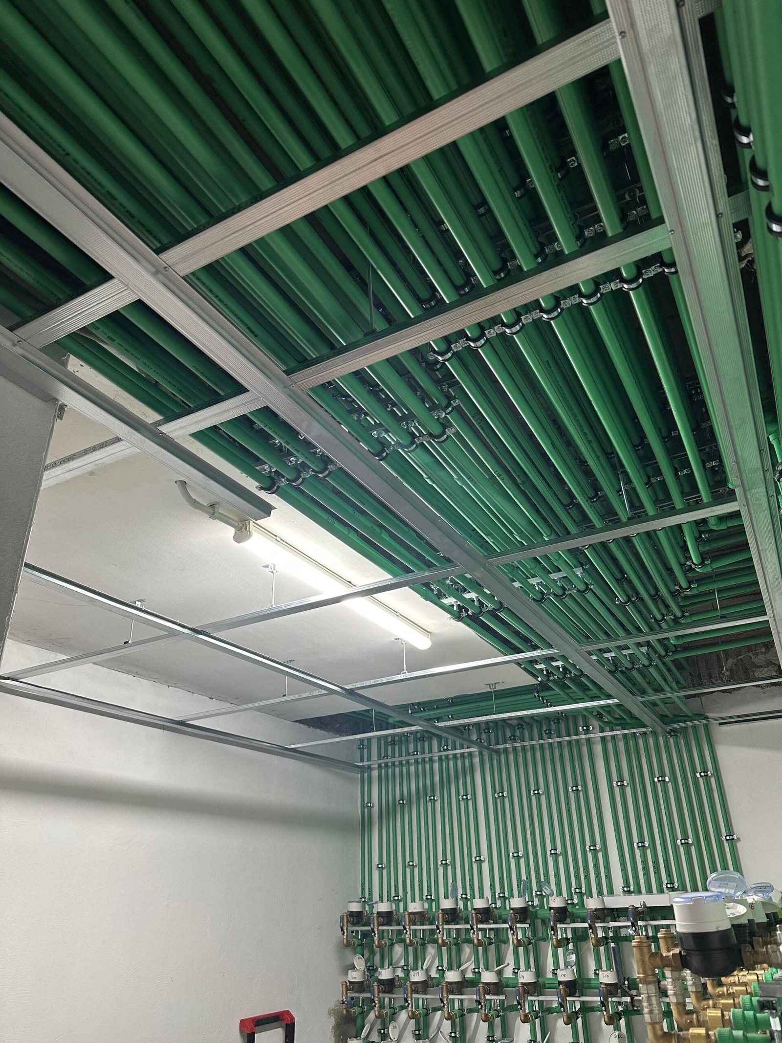 Fontaneria en Edificios y arbol de contenedores